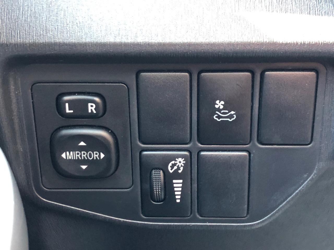 Toyota Prius 5dr HB Persona (Natl) 2013