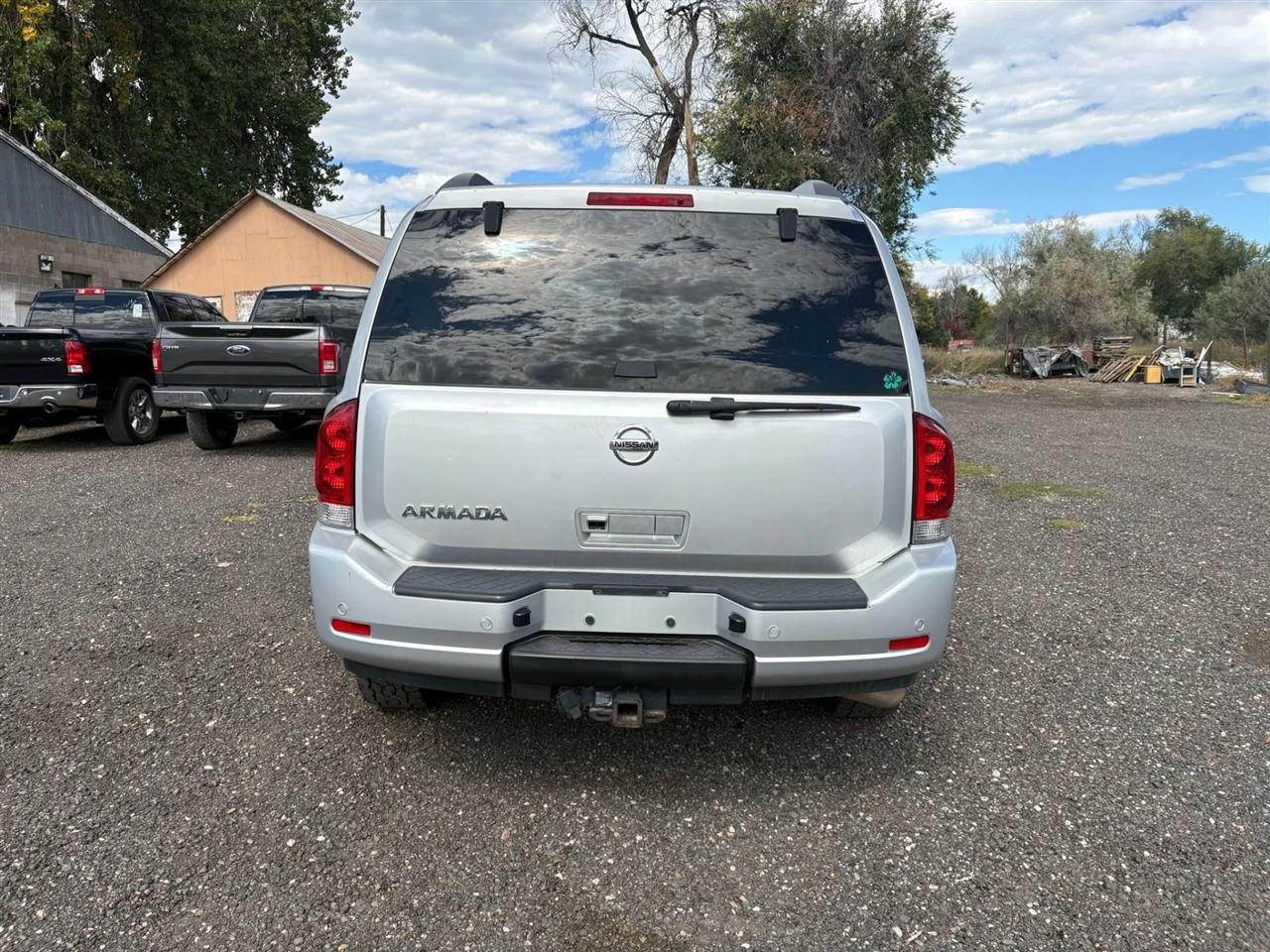 Nissan Armada SV 4WD 2014