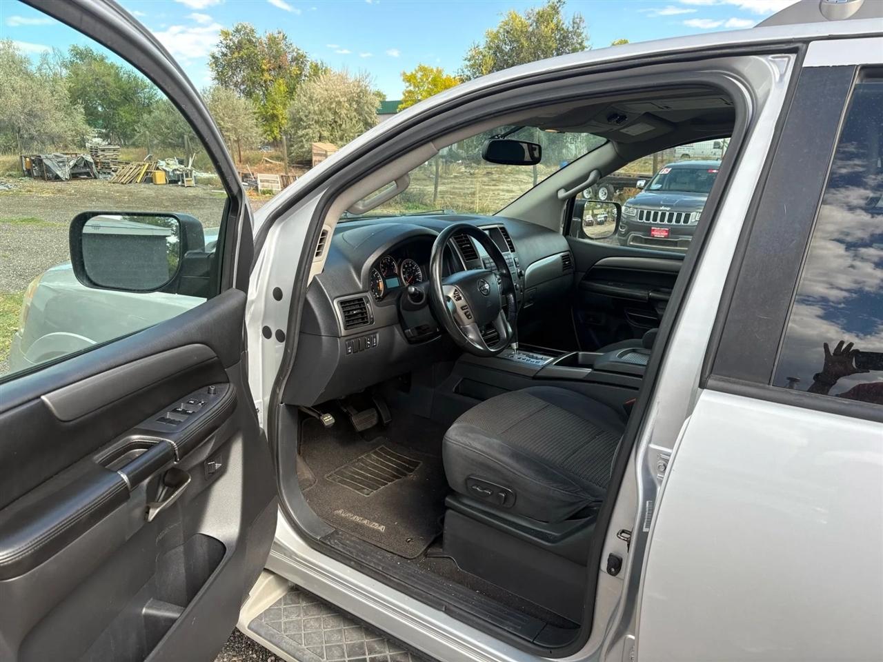 Nissan Armada SV 4WD 2014