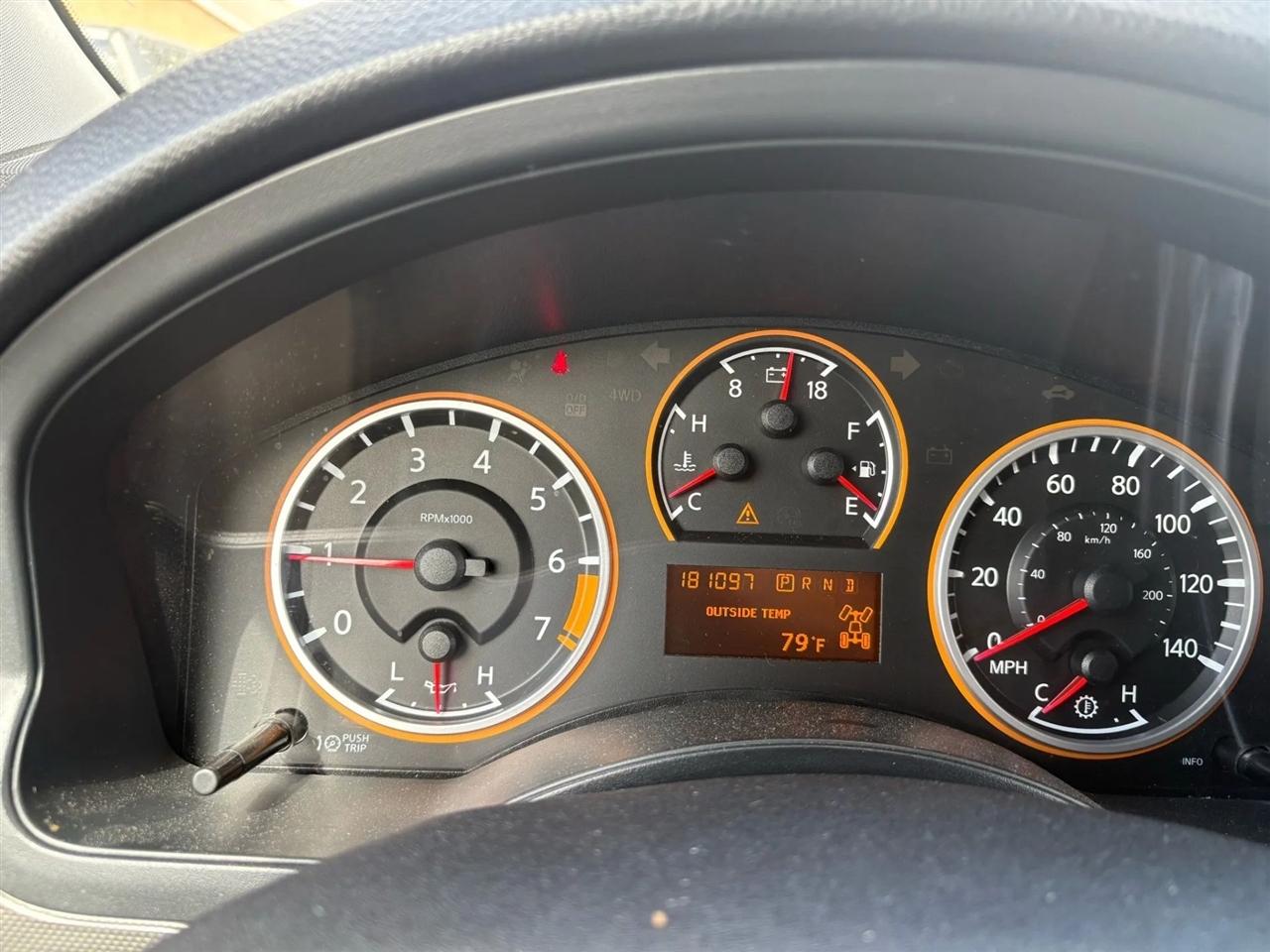 Nissan Armada SV 4WD 2014