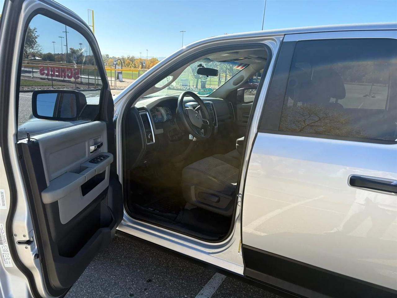 RAM 1500 SLT Quad Cab 2WD 2011