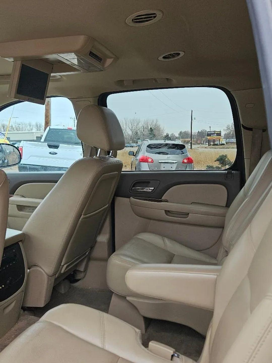 Chevrolet Suburban LTZ 1500 4WD 2013