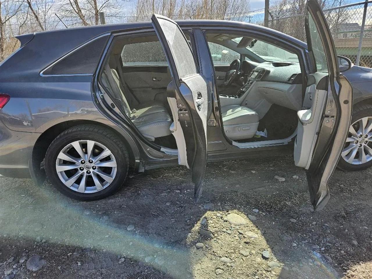 Toyota Venza XLE I4 FWD 2013