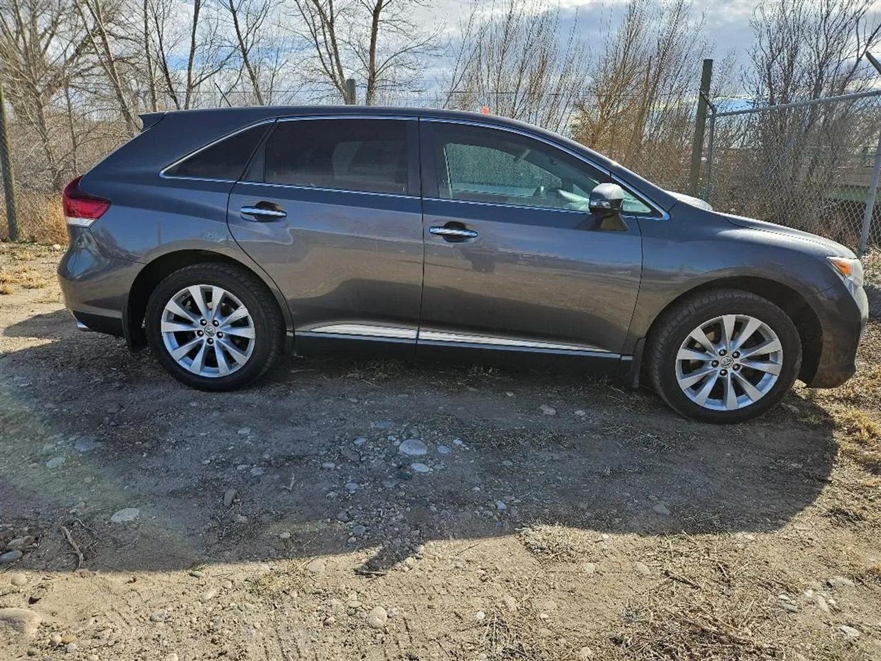 Toyota Venza XLE I4 FWD 2013