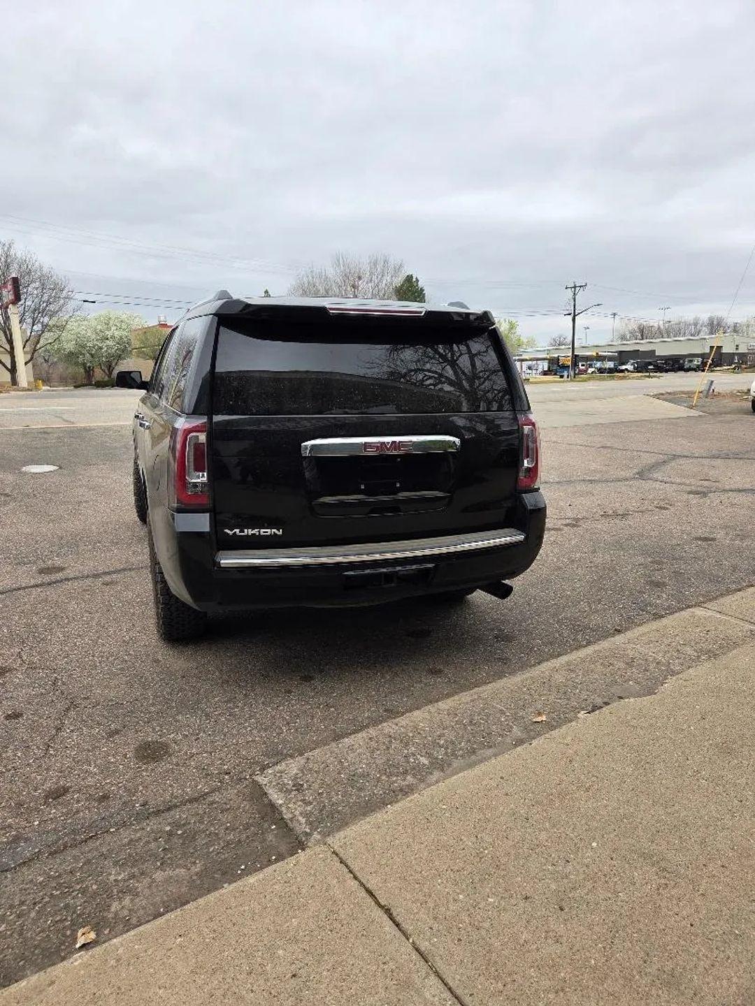 GMC Yukon Denali 4WD 2016