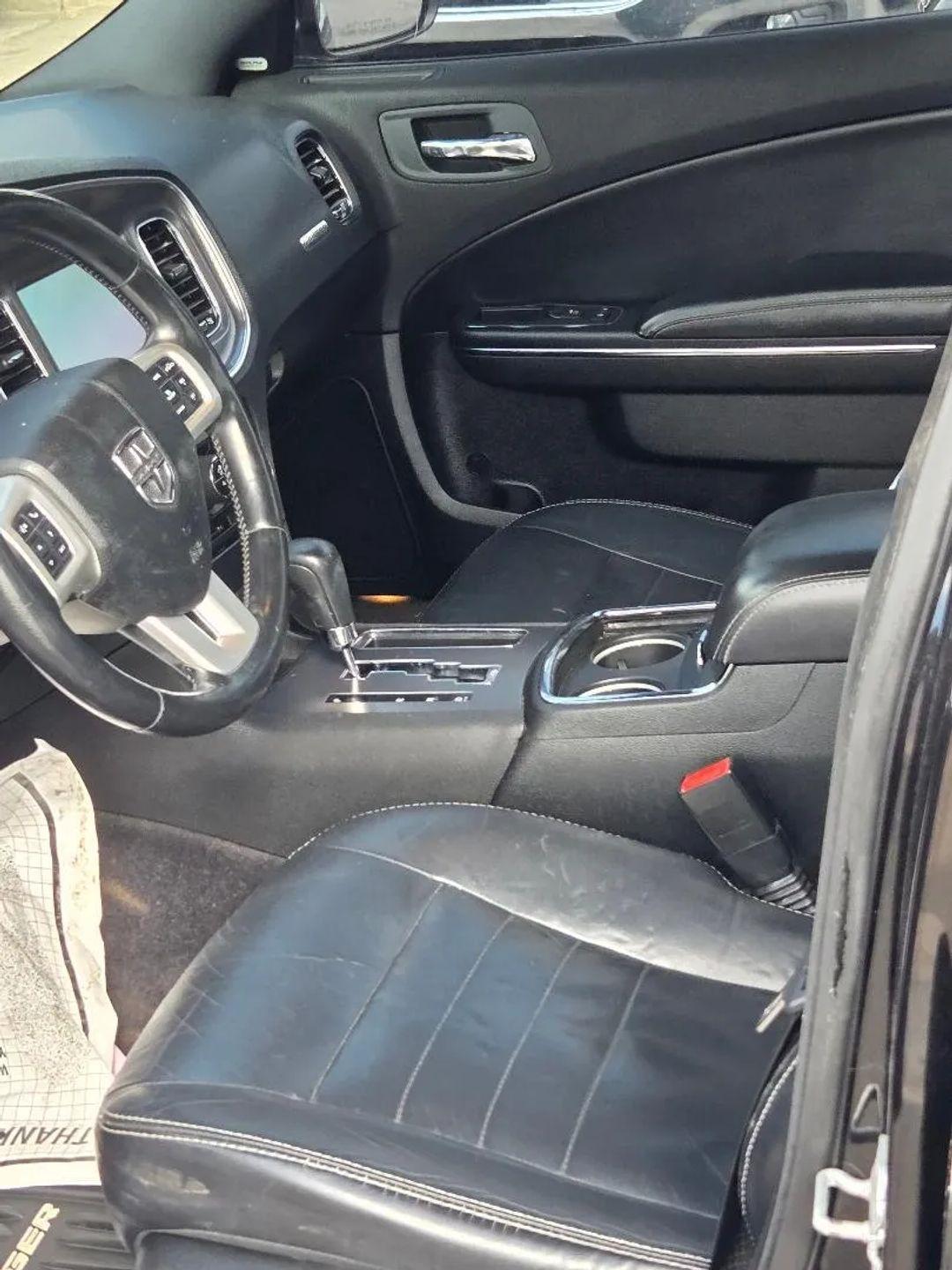 Dodge Charger SE 2011