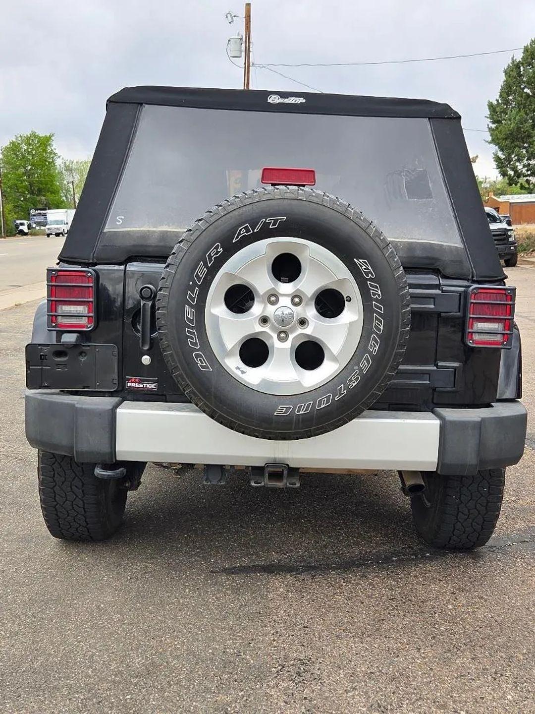 Jeep Wrangler Unlimited Sahara 4WD 2013