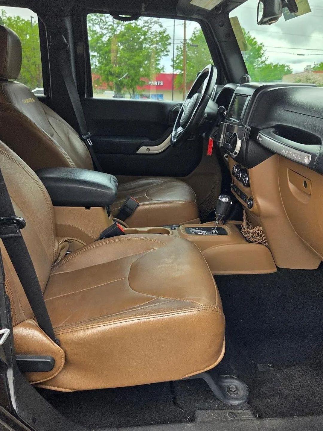 Jeep Wrangler Unlimited Sahara 4WD 2013