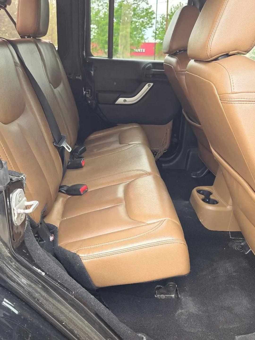 Jeep Wrangler Unlimited Sahara 4WD 2013