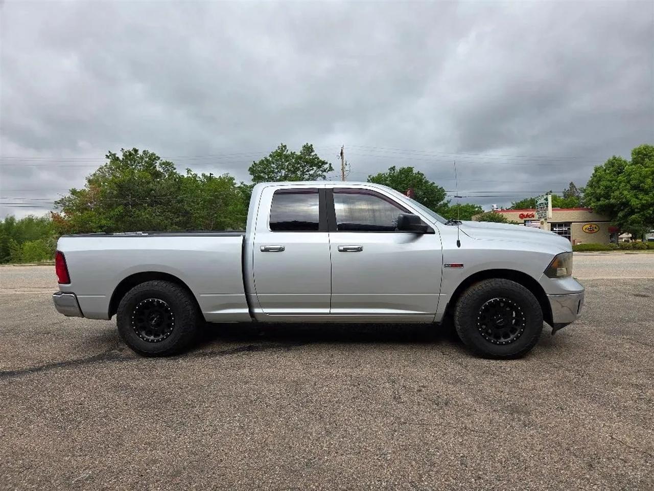 RAM 1500 SLT Quad Cab 2WD 2015