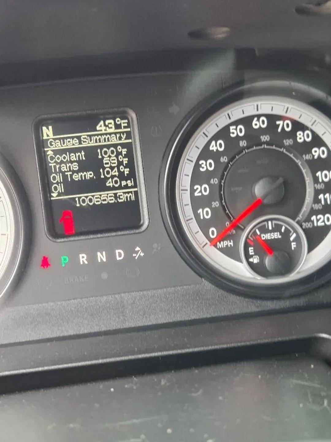 RAM 1500 SLT Quad Cab 2WD 2015