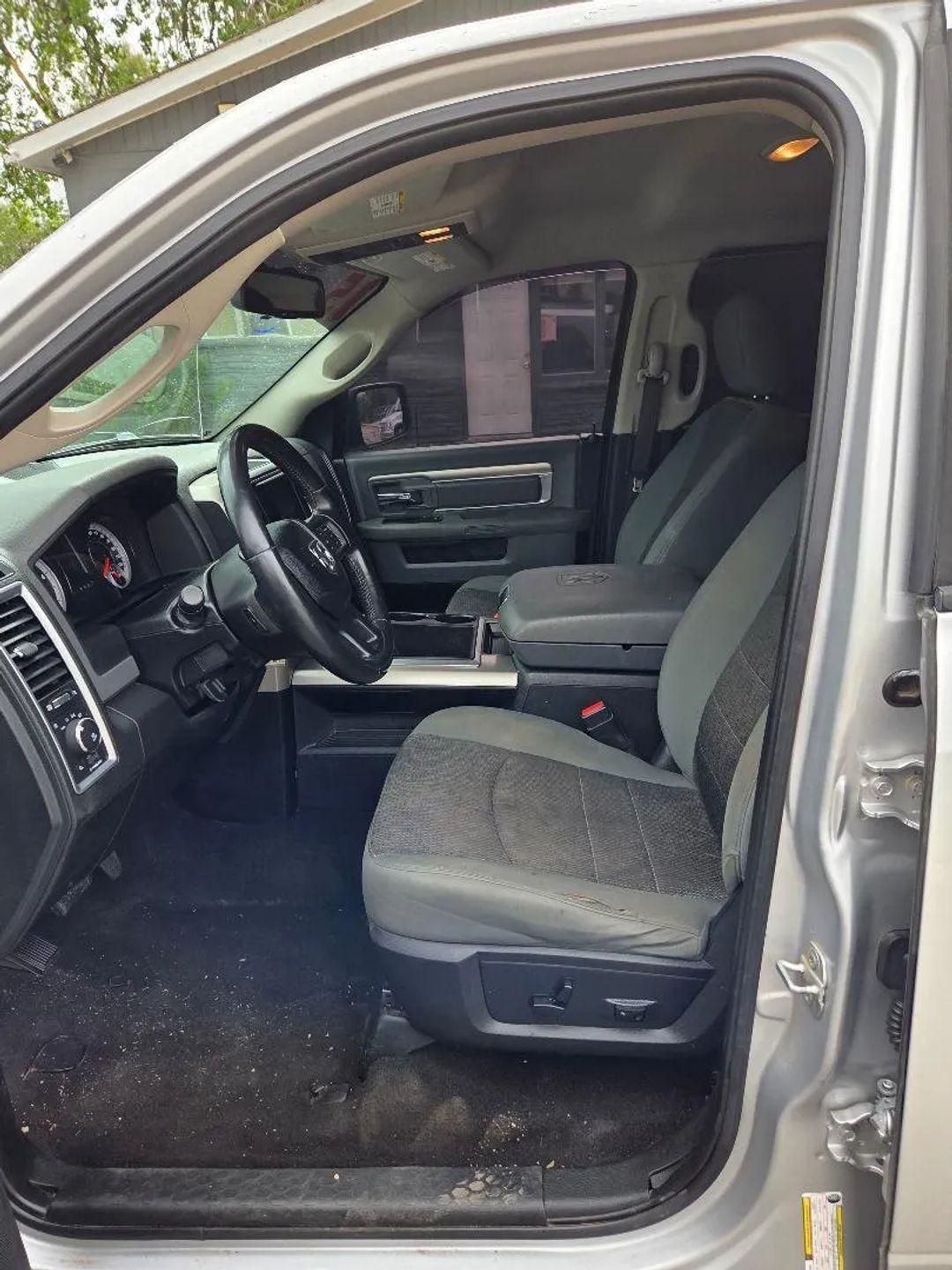 RAM 1500 SLT Quad Cab 2WD 2015