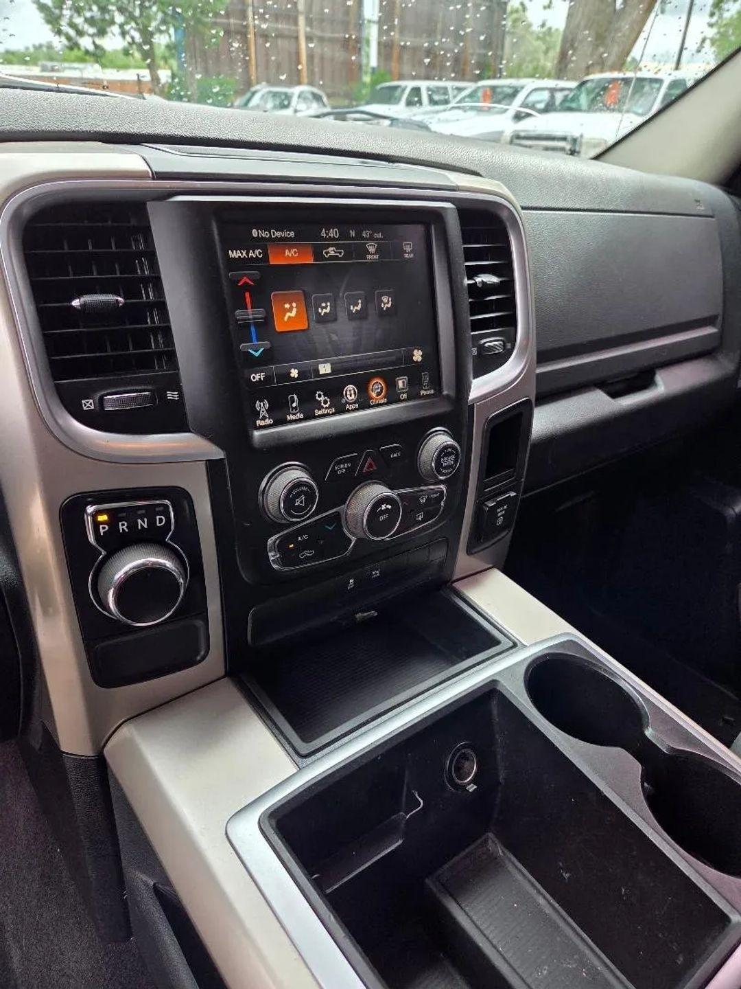 RAM 1500 SLT Quad Cab 2WD 2015