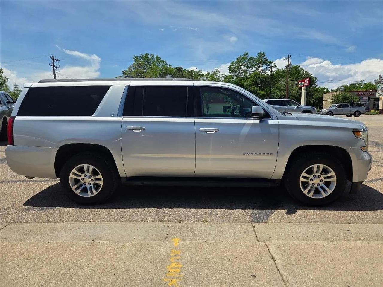 Chevrolet Suburban LT 4WD 2015