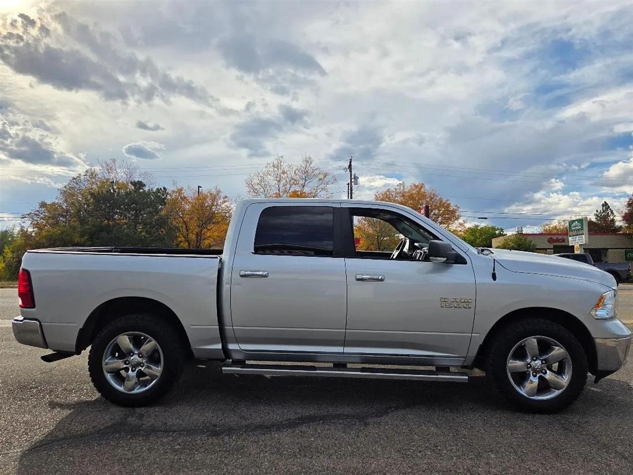 RAM 1500 SLT Crew Cab SWB 4WD 2014