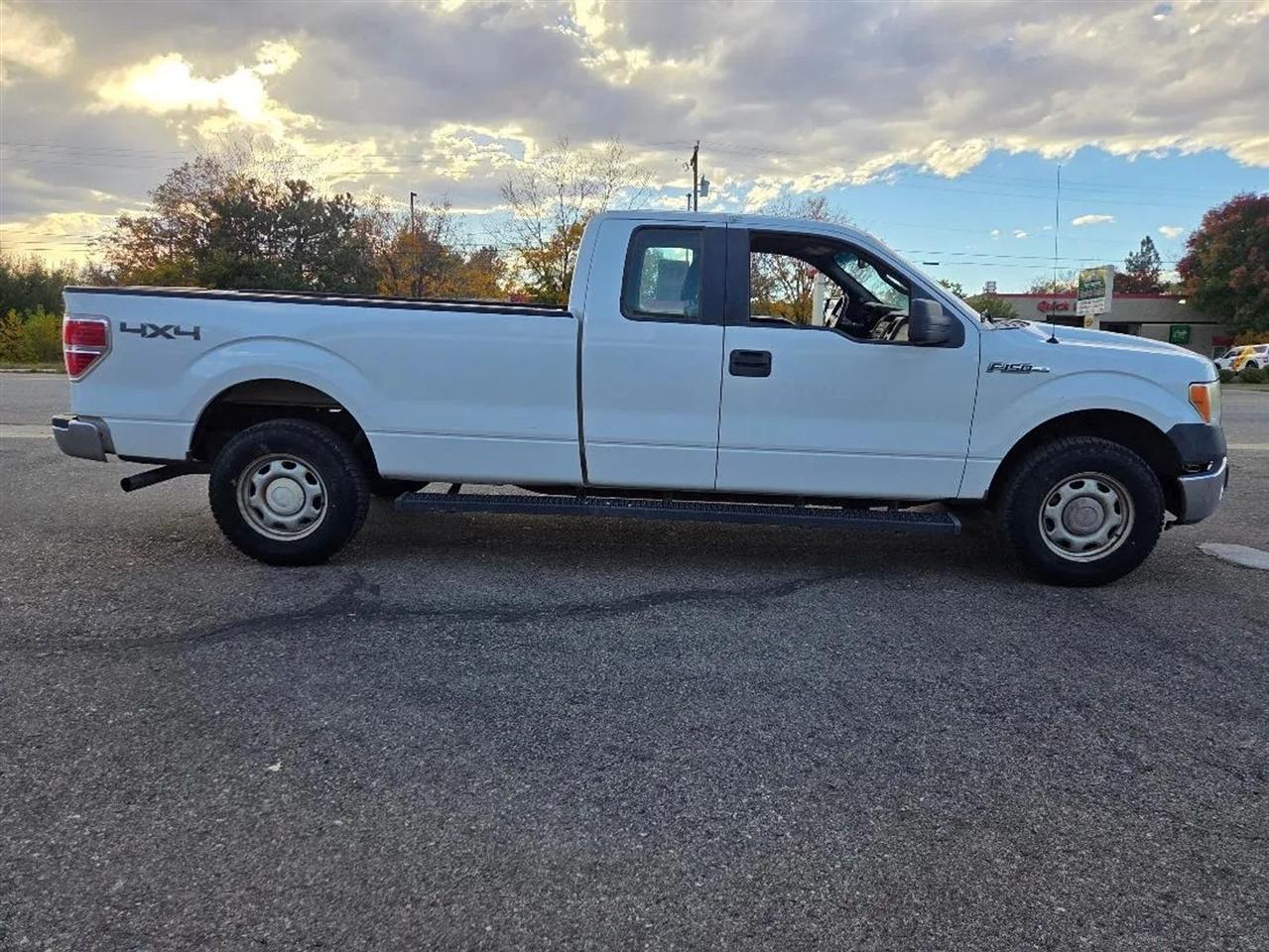 Ford F-150 XL SuperCab 8-ft. Bed 4WD 2014