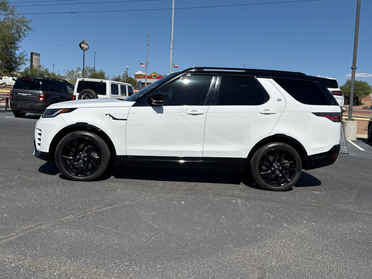 Land Rover Discovery R-Dynamic S 2022 Land Rover Discovery R-Dynamic S 2022