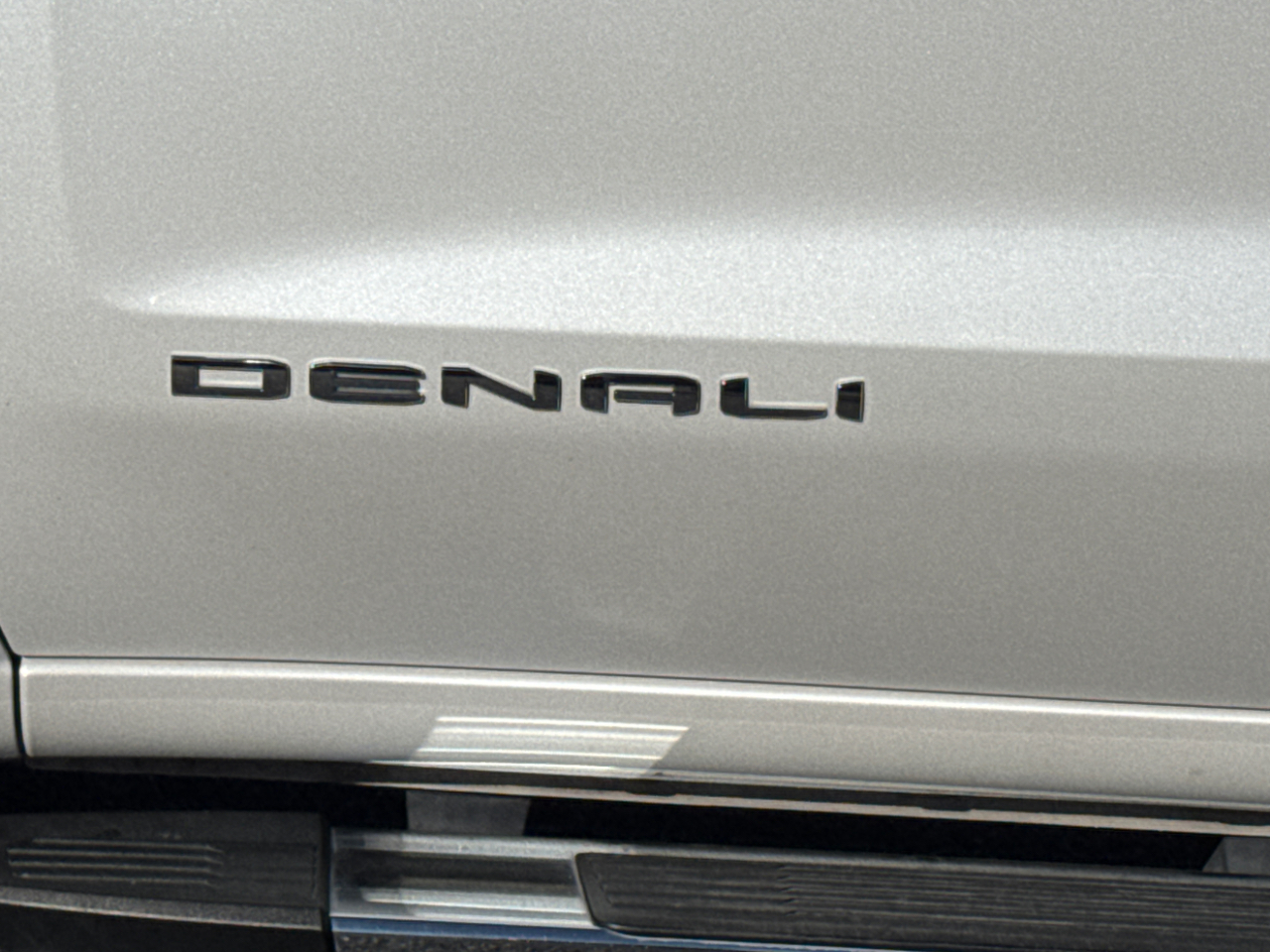 GMC Sierra 1500 Denali Crew Cab Short Box 4WD 2023