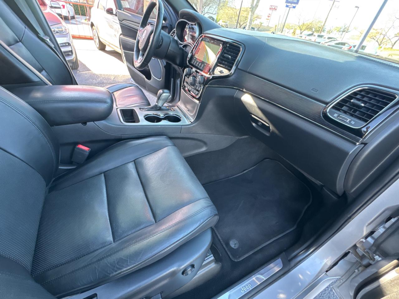 Jeep Grand Cherokee Overland 2WD 2019