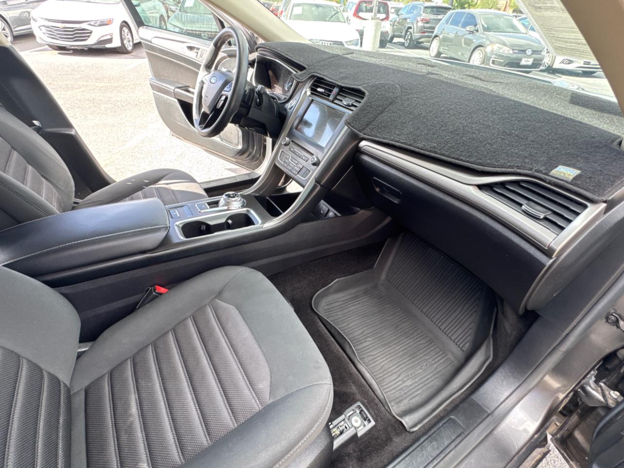 Ford Fusion SE 2017