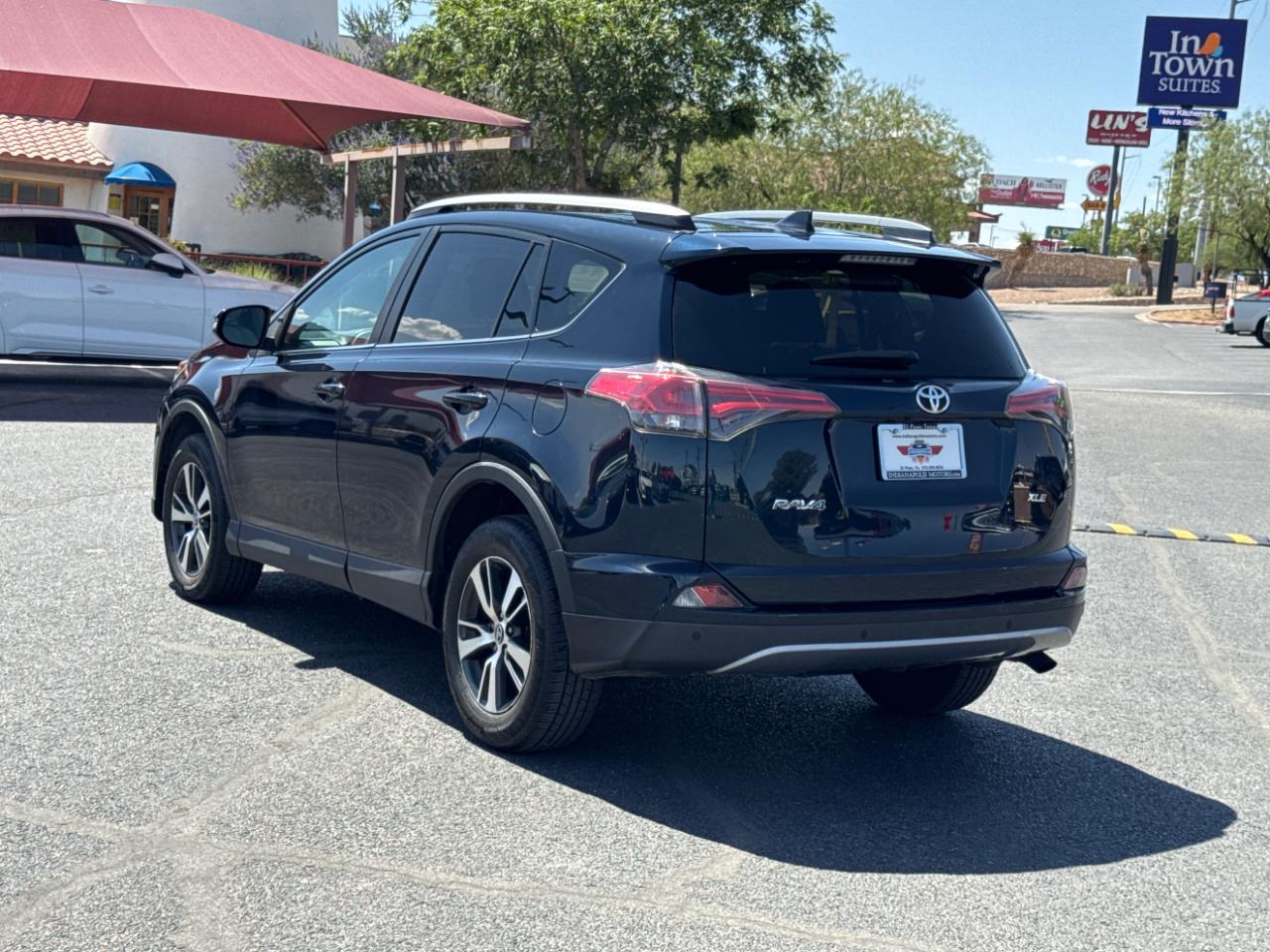 Toyota RAV4 XLE FWD 2017