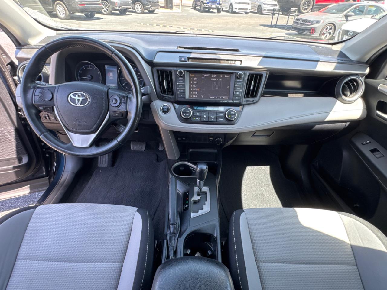Toyota RAV4 XLE FWD 2017