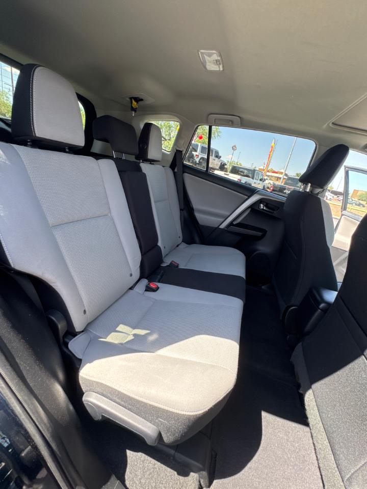 Toyota RAV4 XLE FWD 2017