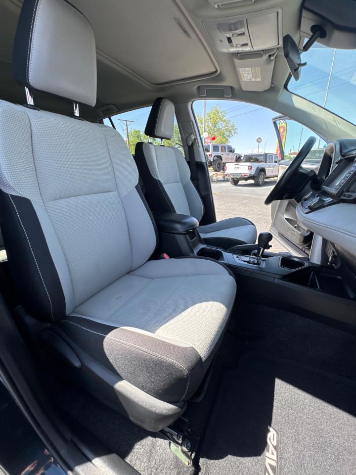 Toyota RAV4 XLE FWD 2017