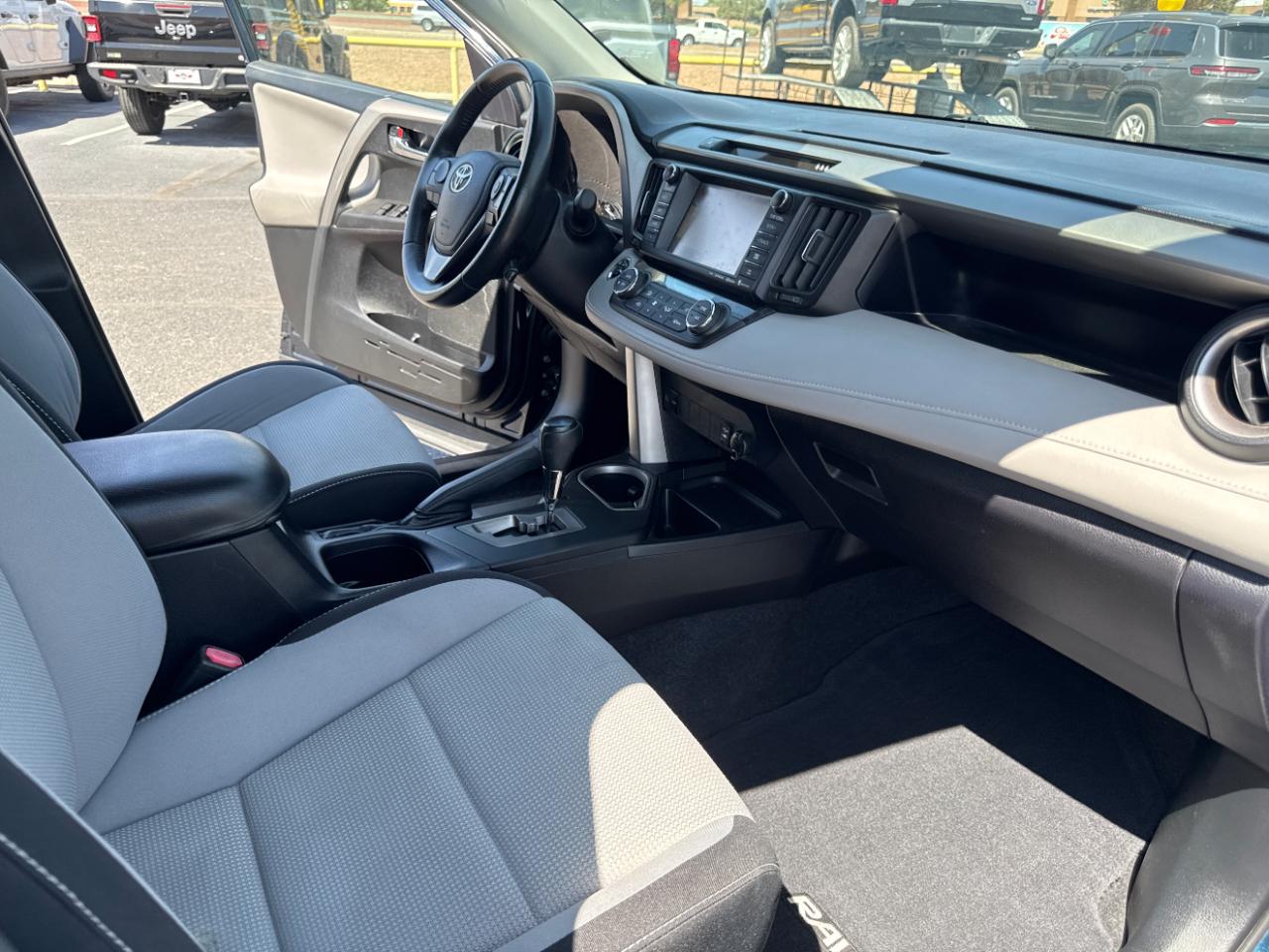 Toyota RAV4 XLE FWD 2017