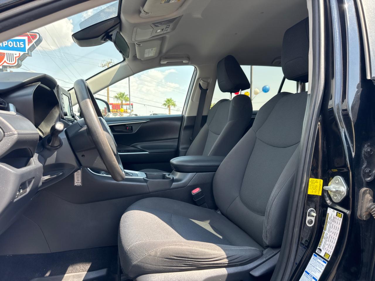 Toyota RAV4 LE AWD 2020
