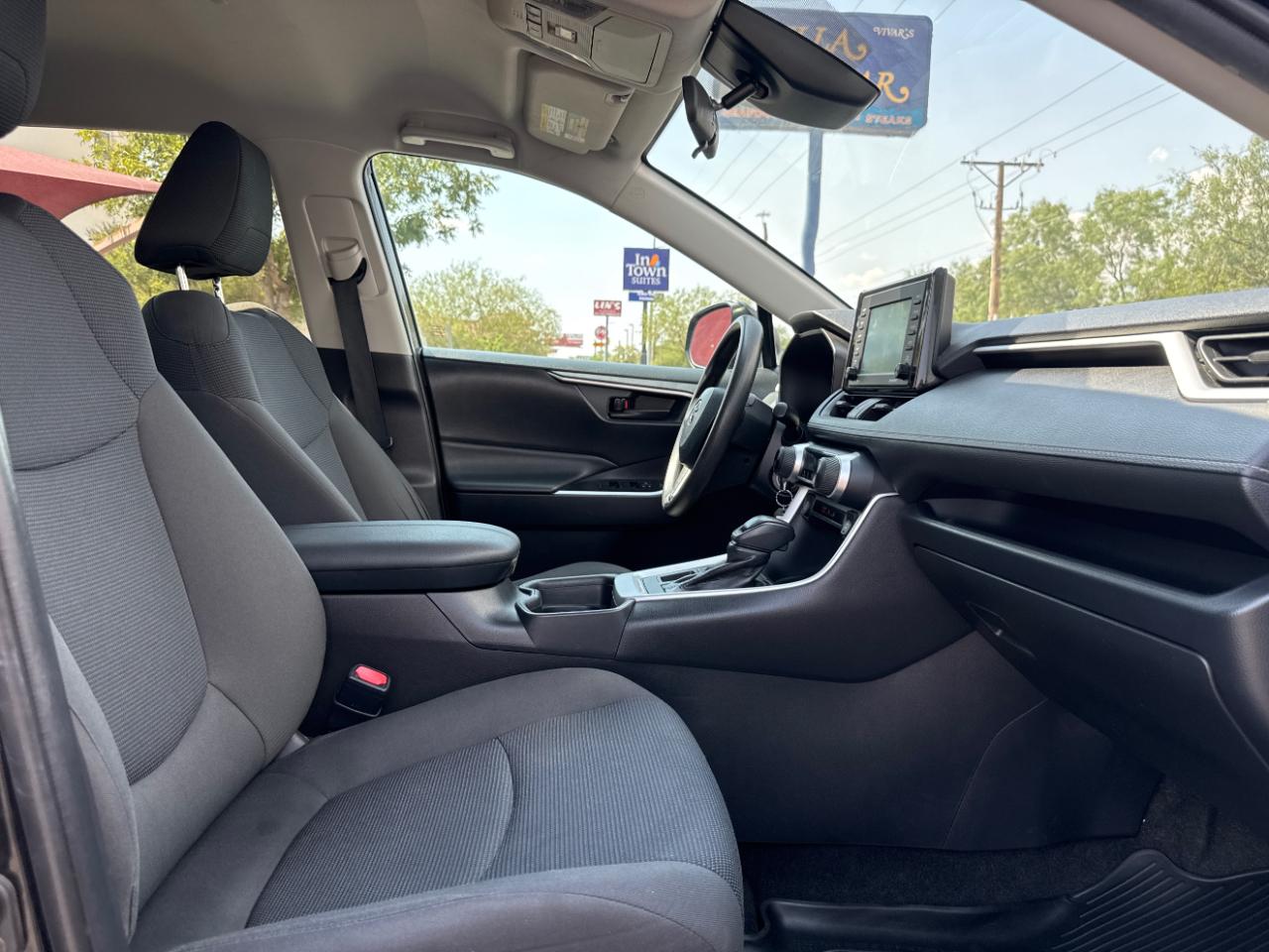 Toyota RAV4 LE AWD 2020