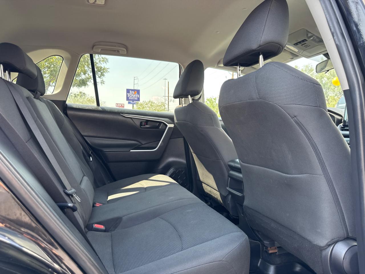 Toyota RAV4 LE AWD 2020