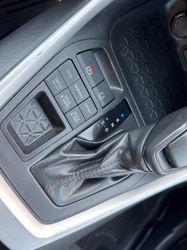 Toyota RAV4 LE AWD 2020