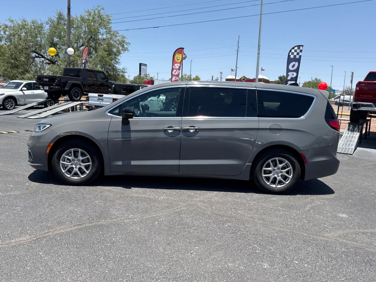 Chrysler Pacifica Touring L 2025