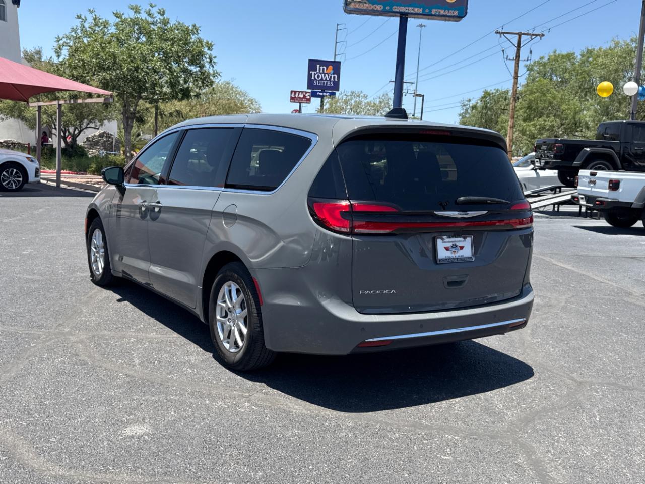 Chrysler Pacifica Touring L 2025