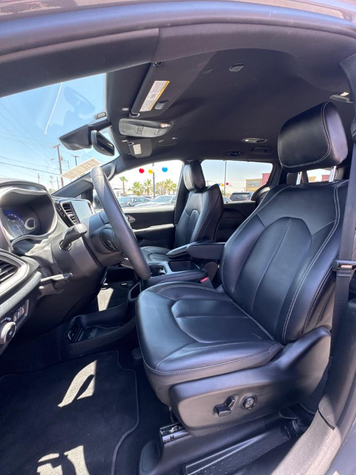 Chrysler Pacifica Touring L 2025