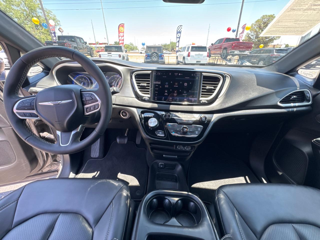 Chrysler Pacifica Touring L 2025