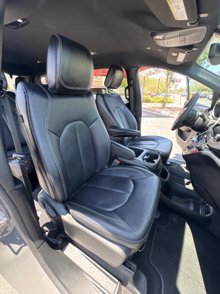 Chrysler Pacifica Touring L 2025