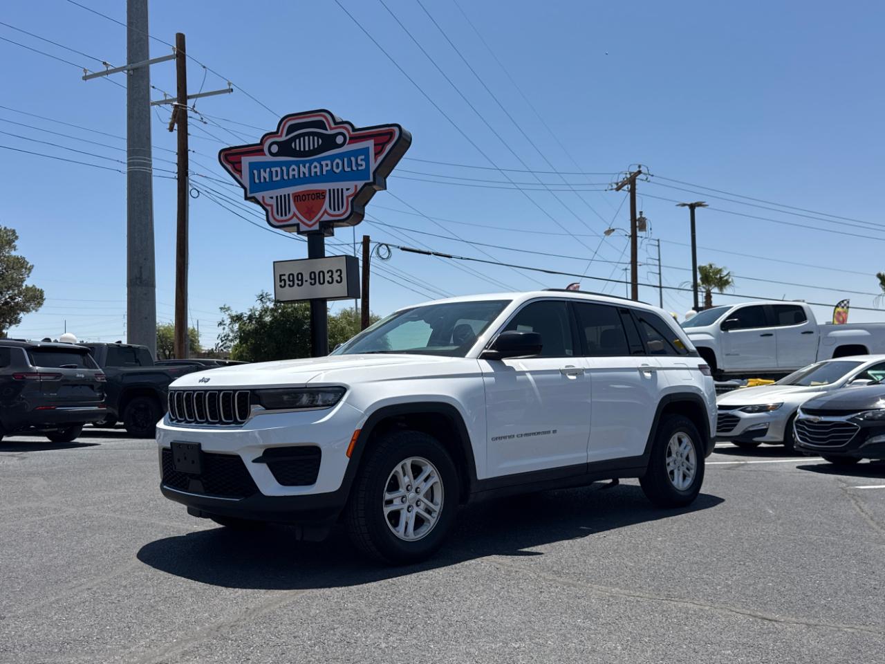 Jeep Grand Cherokee Laredo 4WD 2024