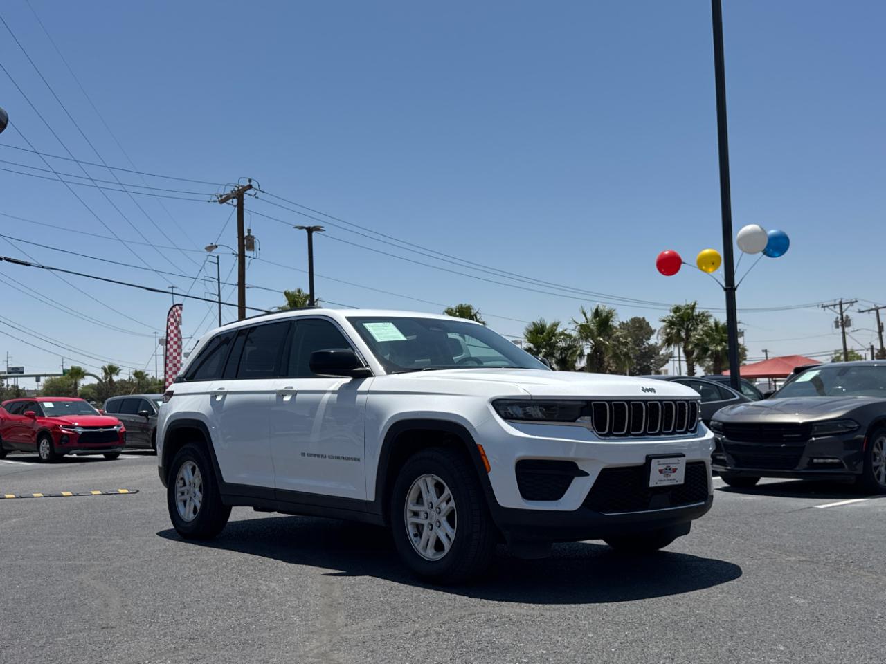 Jeep Grand Cherokee Laredo 4WD 2024