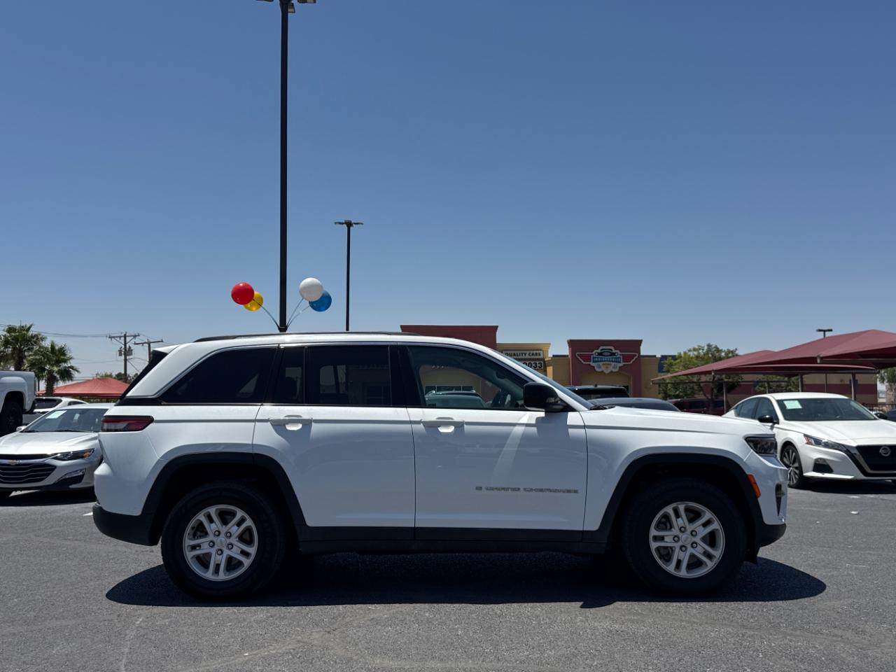 Jeep Grand Cherokee Laredo 4WD 2024