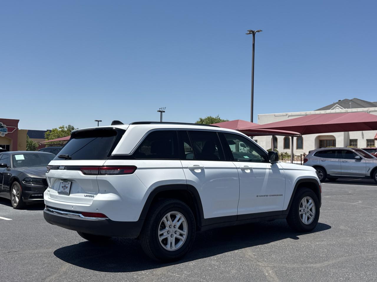 Jeep Grand Cherokee Laredo 4WD 2024