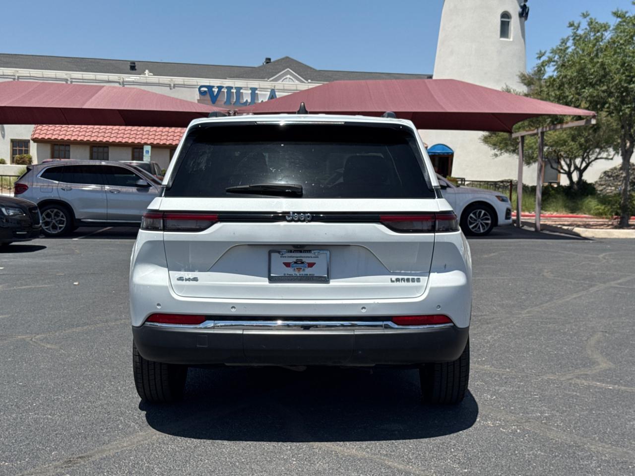 Jeep Grand Cherokee Laredo 4WD 2024