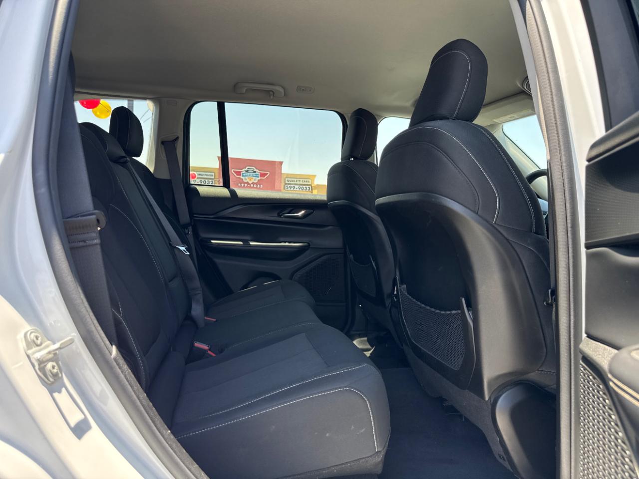 Jeep Grand Cherokee Laredo 4WD 2024