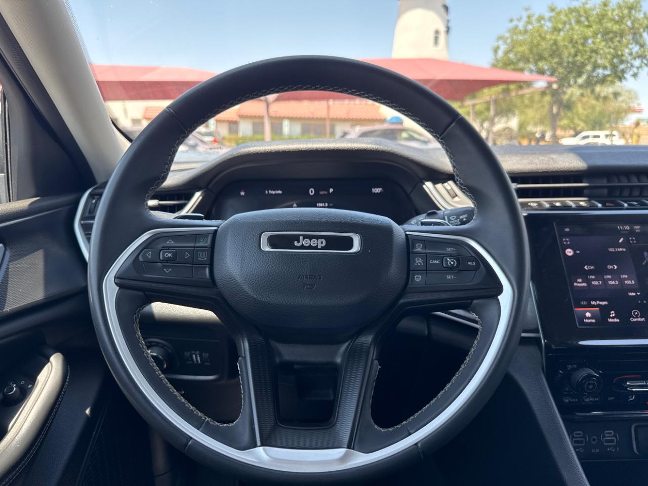 Jeep Grand Cherokee Laredo 4WD 2024