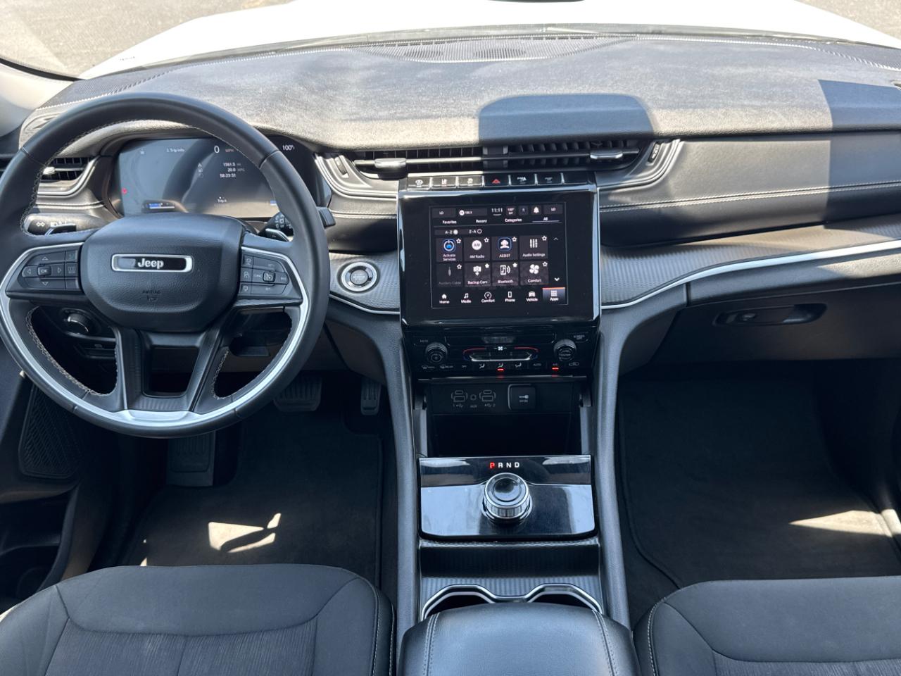 Jeep Grand Cherokee Laredo 4WD 2024
