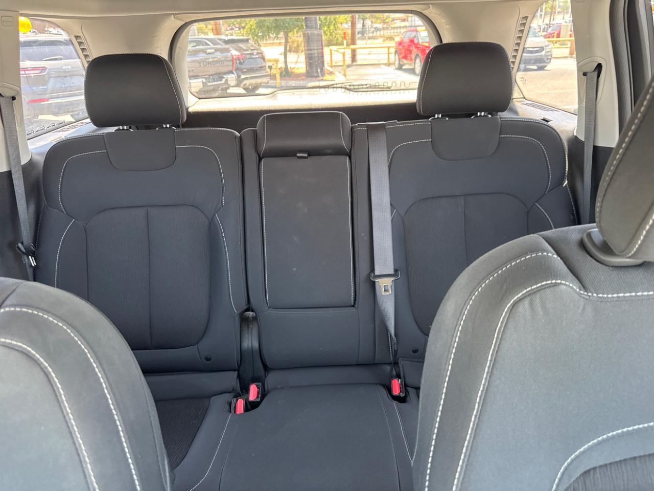 Jeep Grand Cherokee Laredo 4WD 2024