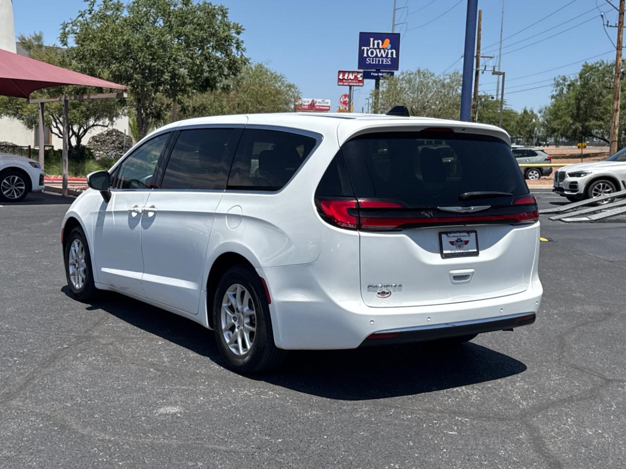 Chrysler Pacifica Touring L 2023