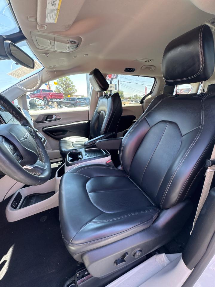 Chrysler Pacifica Touring L 2023