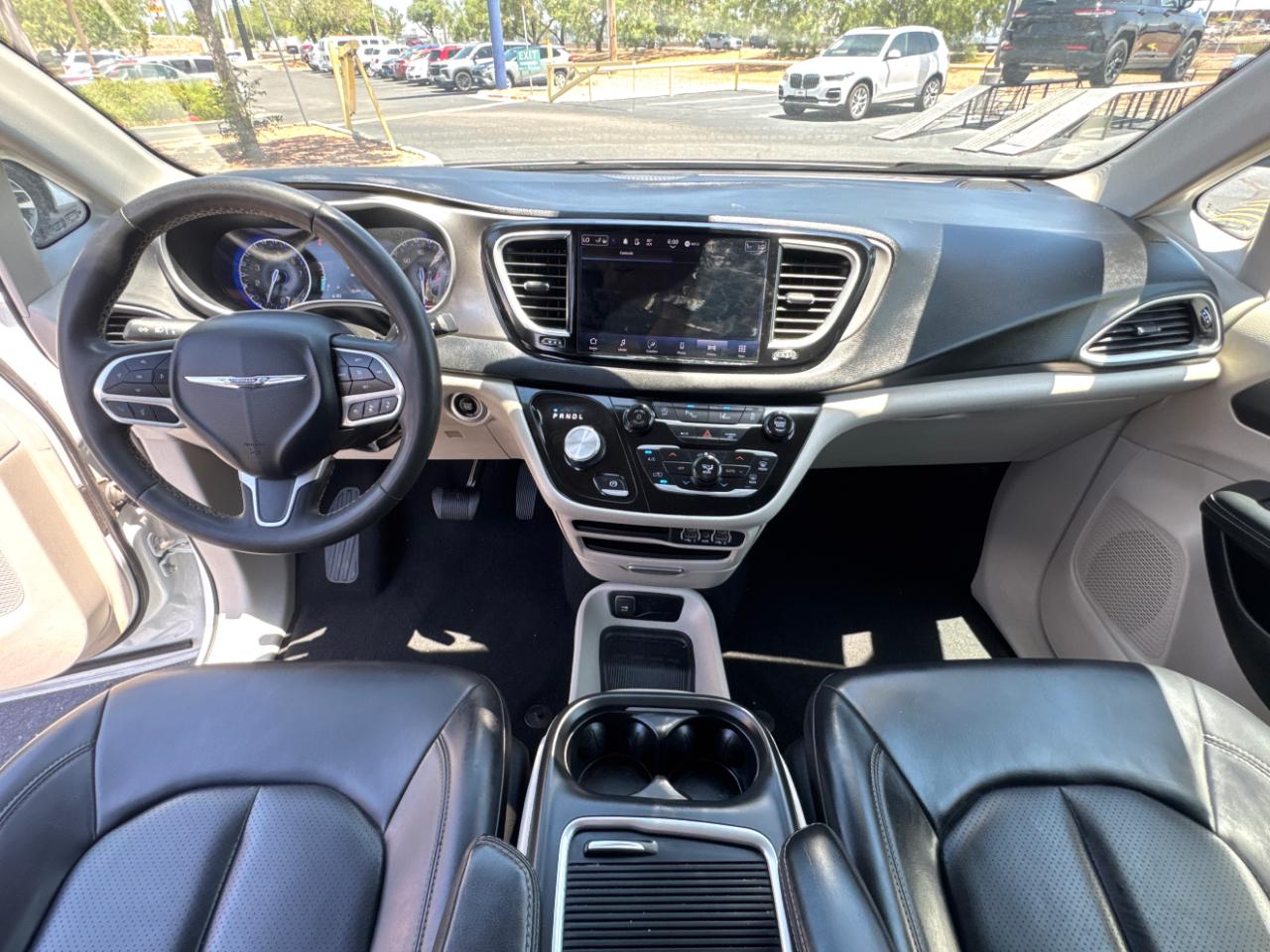 Chrysler Pacifica Touring L 2023